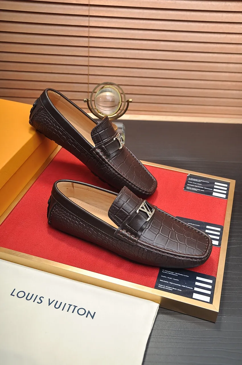 Men's men's shoes 💰420💶 [LV Doudou shoes] (water-dyed cowhide lining) new model is on the market, available on the official website. The new Doudou shoes are processed into single-color materials, and the uppers are made of imported horsehide leather. The body of the shoe is fully hemmed with mark thread, and is lined with imported original cowhide leather. The elegant shoe shape is super suitable for all-matching, and the size is 38-44.